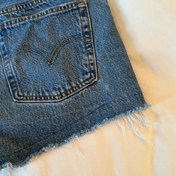 Levi’s 501 Shorts Size 26 - Picture 3 of 5
